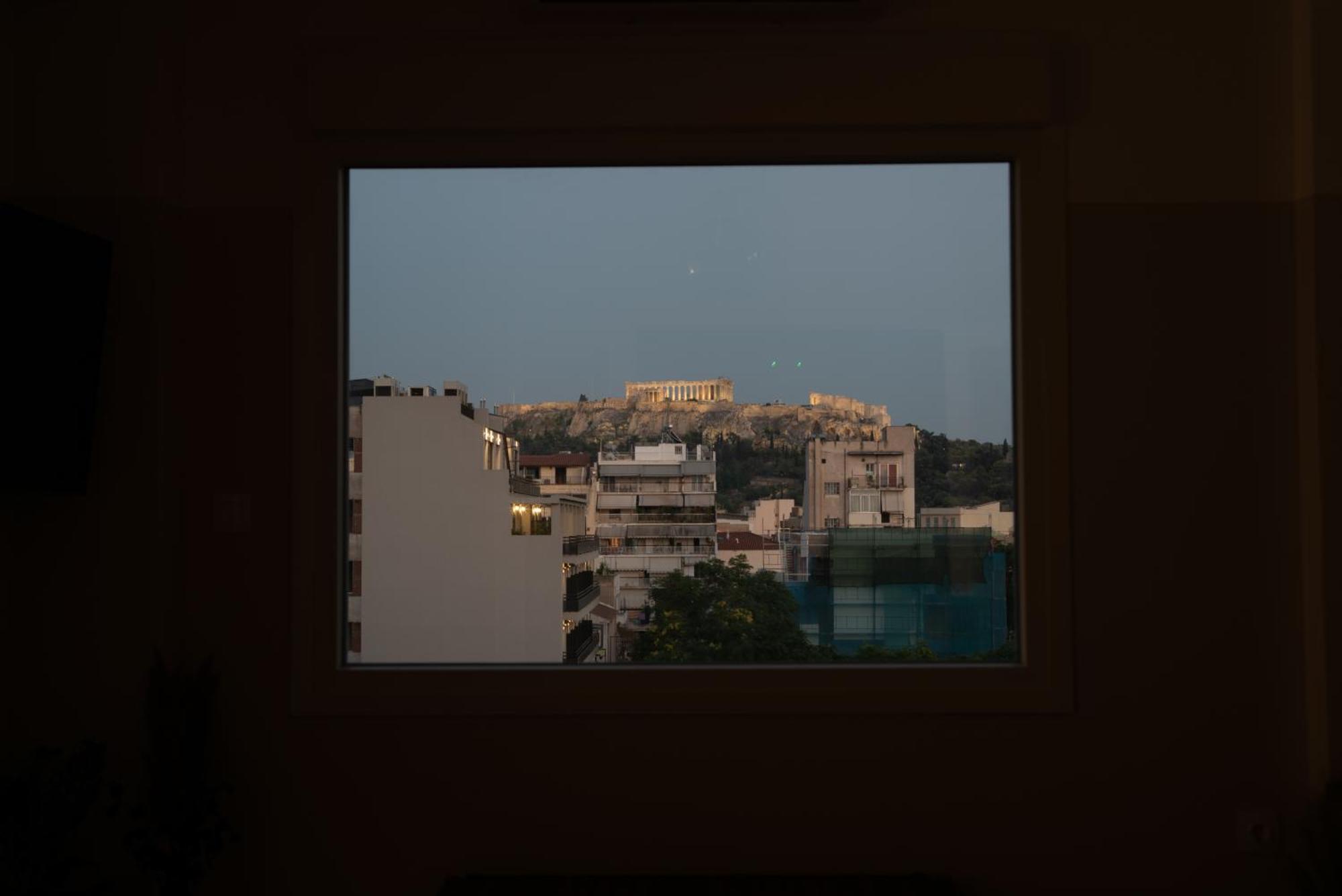 Apartament Stunning Acropolis View - 500M Metro - At Historical Center Ateny Zewnętrze zdjęcie